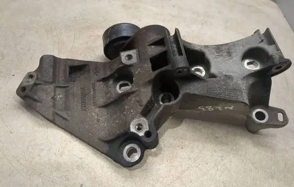 Dacia Duster Generator/alternator bracket 8200669495