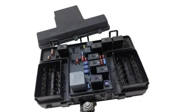 Ford Mondeo MK V Fuse module FG9T14A067EB
