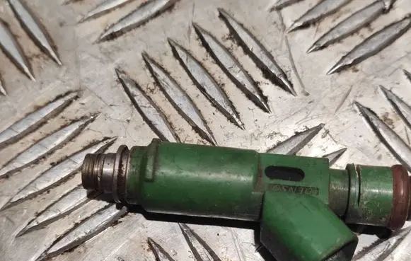 Volvo S60 Fuel injector 9470229