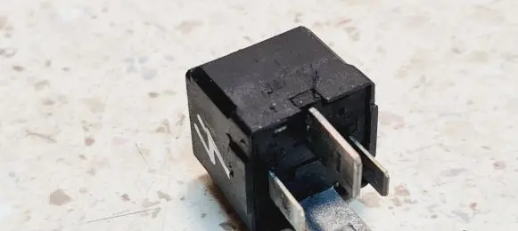 Nissan Almera N16 Other relay 252309F915