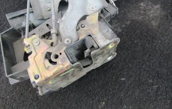 Renault Laguna I Rear door lock