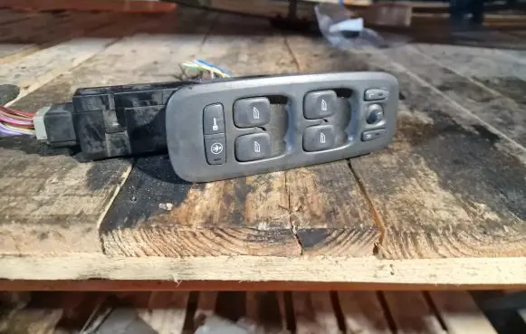 Volvo XC70 Electric window control switch 9452959