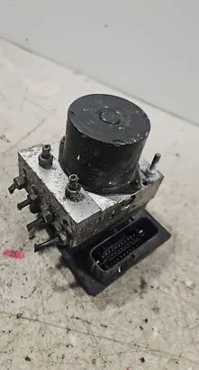 Skoda Fabia Mk2 (5J) ABS Pump 6R0907379AA 6R0907379AF
