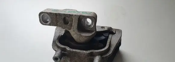 Volkswagen PASSAT B7 Engine mount bracket 1K0199262CN
