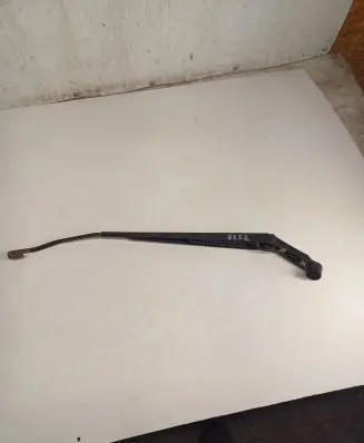 Toyota Avensis T250 Front wiper blade arm 6597