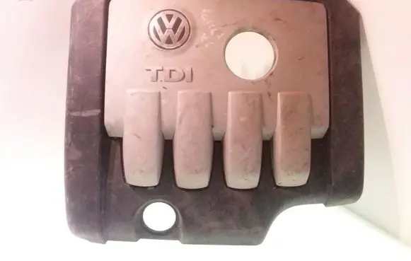 Volkswagen PASSAT B6 Engine cover (trim) 03L103925