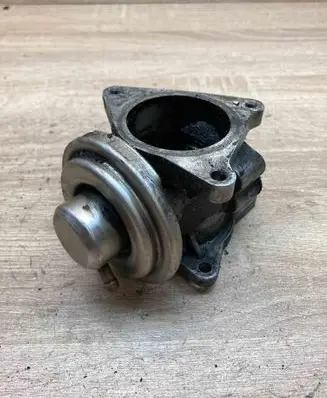Volkswagen Touran I EGR valve 038129637D Used