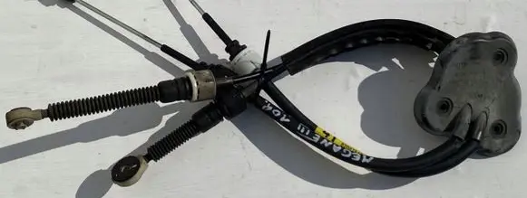 Renault Megane III Gear shift cable linkage 8200781046