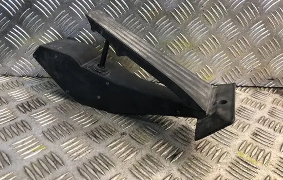 BMW 7 E65 E66 Accelerator throttle pedal 6762482