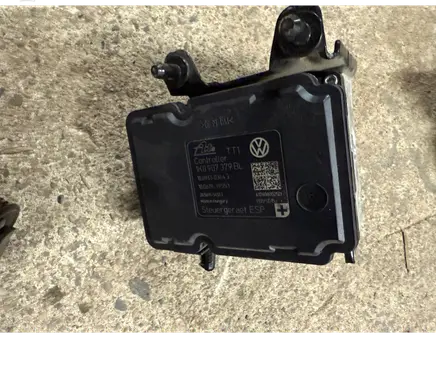 Volkswagen Golf VI ABS Pump 1K0907379BL