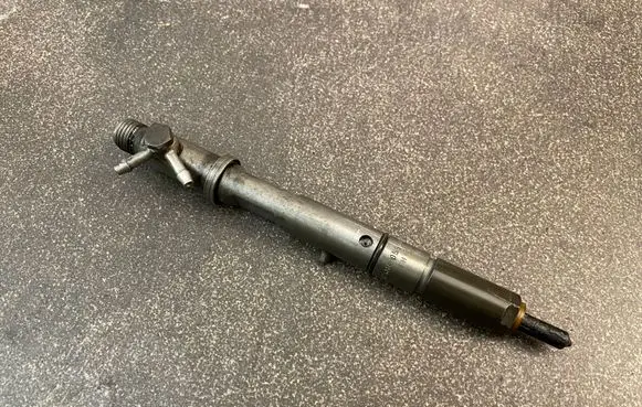 Audi A6 S6 C5 4B Fuel injector 059130201D