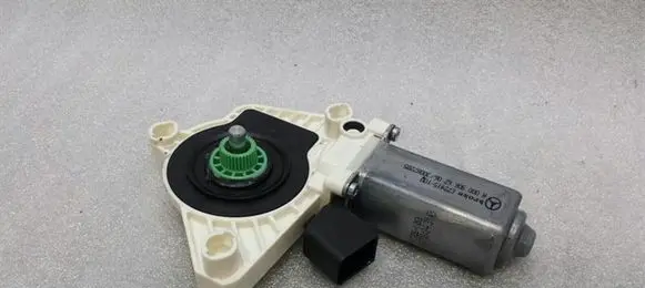 Mercedes-Benz E W238 Front door window regulator motor A0009066206