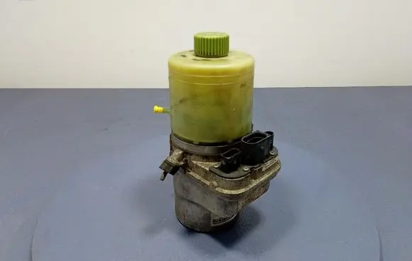 Volkswagen Polo Power steering pump 6Q0423156S