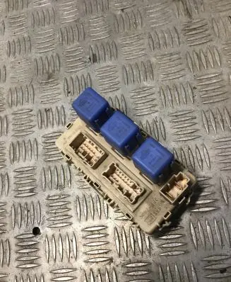 Nissan X-Trail T30 Fuse module
