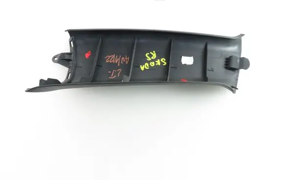 Skoda Octavia Mk2 (1Z) (A) pillar trim 