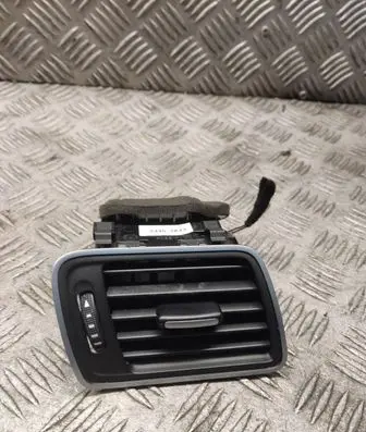 Volkswagen PASSAT B7 Dashboard side air vent grill/cover trim