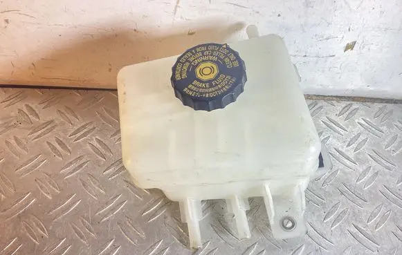 Lexus RX 450H Brake fluid reservoir 240520