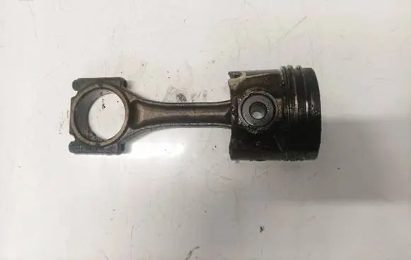 Volkswagen Golf IV Piston with connecting rod