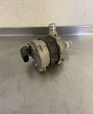 Porsche Taycan 9J1 Water pump 9J1965567A