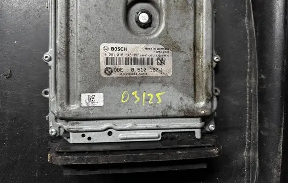 BMW 5 F10 F11 Engine control unit/module 8510137 0281016846