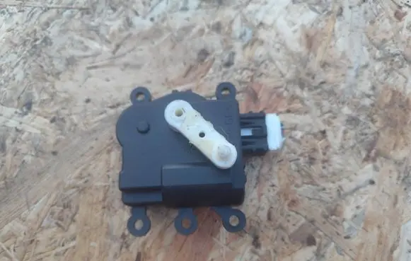 Mazda 3 II Air flap motor/actuator 1913N 170620251 1706202521