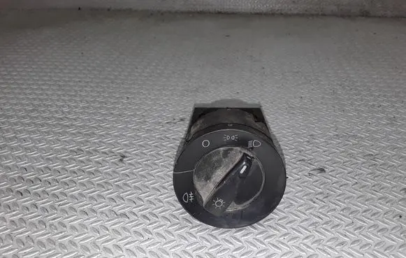 Volkswagen Golf IV Light switch 1C0941531