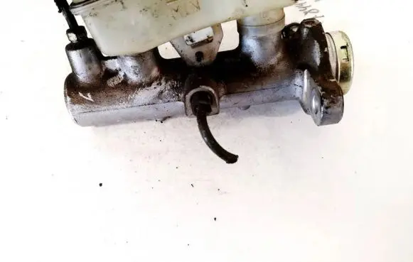 Subaru Legacy Master brake cylinder