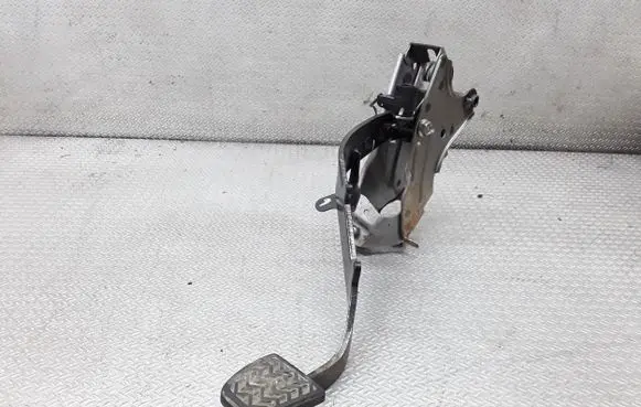 Toyota Corolla Verso AR10 Clutch pedal 