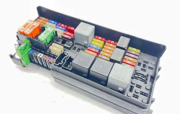 Mercedes-Benz ML W164 Fuse module A1645400272