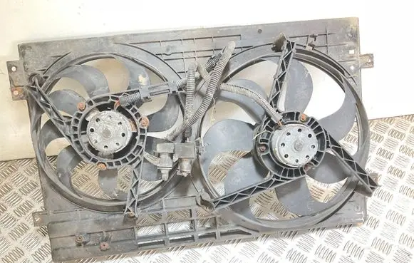 Audi TT Mk1 Radiator cooling fan shroud 8N0121205A