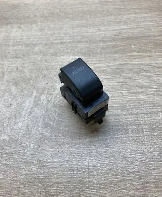 Toyota Avensis T250 Electric window control switch 8481005050