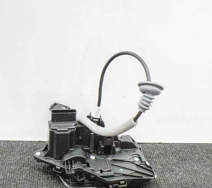Volvo XC90 Front door lock C57582103 31440998