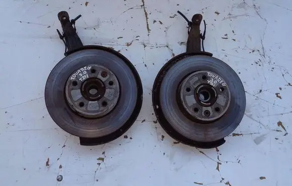 Volkswagen Touareg I Front wheel hub