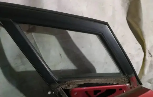 Mazda 5 Front door vent window glass four-door 
