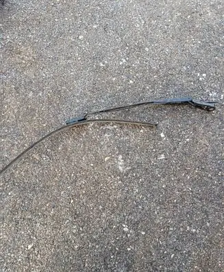 Peugeot 3008 II Front wiper blade arm