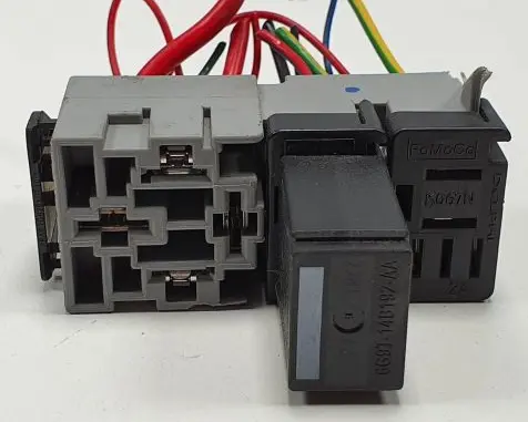 Volvo V60 Relay mounting block 30659157