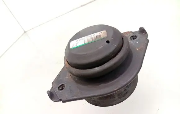 Mercedes-Benz R W251 Engine mount bracket A2512402717