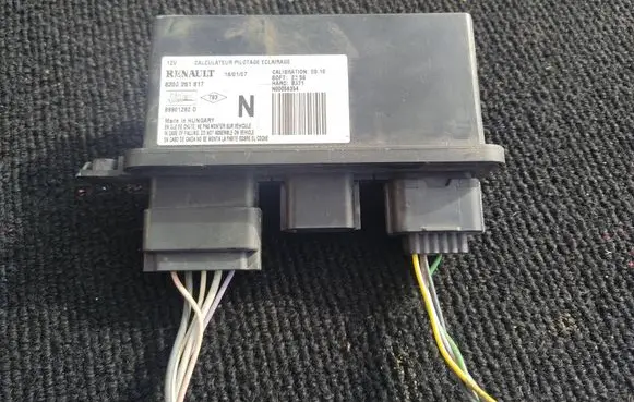 Renault Clio III Light module LCM 8200261817 N00056354