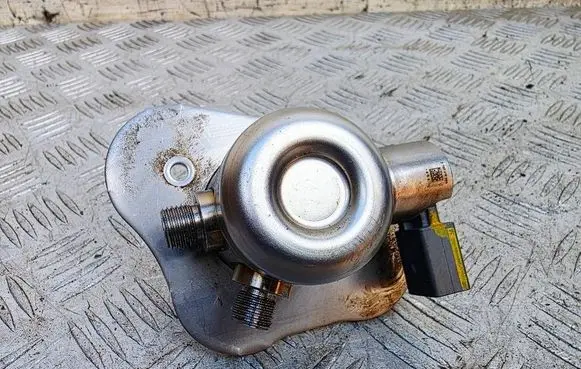 BMW 1 E81 E87 Fuel injection high pressure pump 7562473 021520041