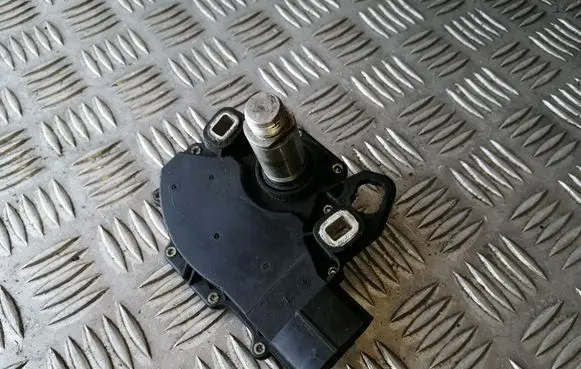 Ford Explorer Gear selector F7LP7F293AA