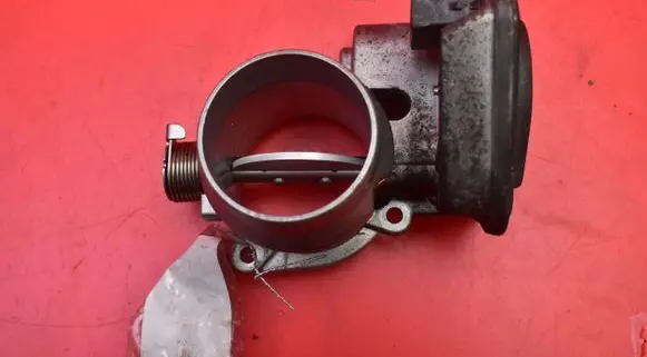 BMW 7 F01 F02 F03 F04 Throttle body valve 780437301