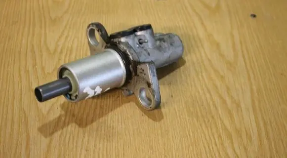 Audi A4 S4 B6 8E 8H Master brake cylinder 4D0611021B