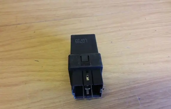 Volvo S40, V40 Other relay MB954185