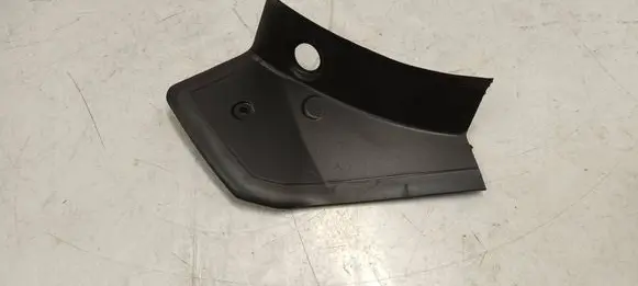 BMW 1 F40 Rear/tail light trim molding 7450665