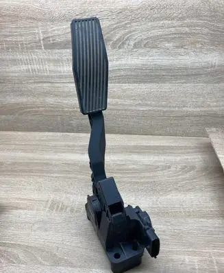 Opel Zafira A Accelerator throttle pedal 90581208 0281002298