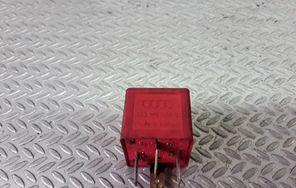 Volkswagen PASSAT B5 Other relay 443919578C 267 899519000