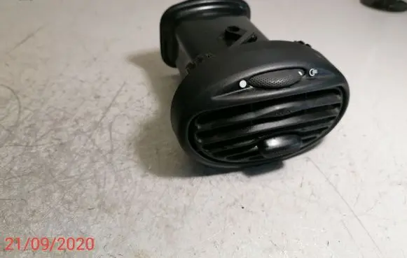 Ford Focus Dash center air vent grill D1B1A-R66ZA