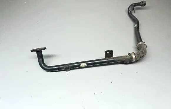 Volkswagen PASSAT B5.5 Engine coolant pipe/hose 058133785B