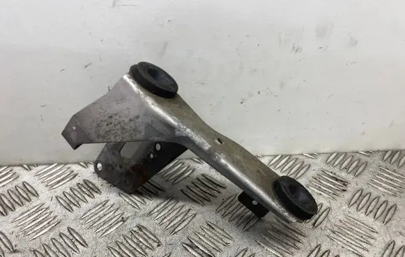 Mercedes-Benz A W176 Air filter cleaner box bracket assembly A6450900041