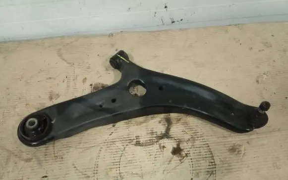 Hyundai ix20 Front lower control arm/wishbone 545011P100